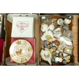 A mixed collection of ceramic items to include boxed Royal Doulton Valentines Day plates,