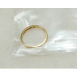 22ct gold wedding band, size M, 3.