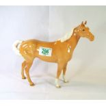 Beswick palomino swish tail horse 1182