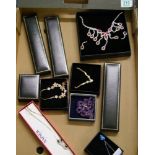 A collection of jewellery to include sterling silver and other similar items