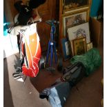 A good mixed collection of golfing equipment to include, Castle Bay irons, Mitsubishi,