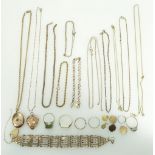 Assortment of 9ct Gold & yellow coloured metal jewellery,