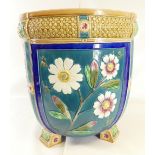 Wedgwood 19th century large Majolica urn, decorated with panels of daisies, height 41cm,