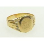 18ct Gold gents Signet ring, lightly engraved monogram. Ring size V 1/2. Weight 7.4g.