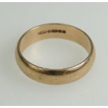 9ct Gold Wedding Ring / band 5.