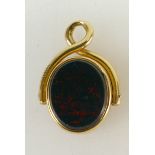 18ct gold swivel fob set bloodstone & onyx.6.6g. 26mm high.