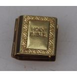Hallmarked 9ct gold miniature opening BIBLE type charm, 2.2g.