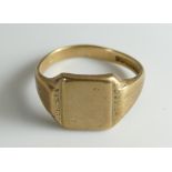 9ct gold gentleman signet ring, 8.