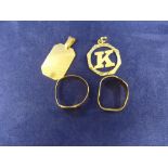 18ct yellow gold incl. 2 Signet rings and 2 pendants approx 8.4g