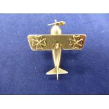 18ct yellow gold fixed wing plane charm, stamped 18c, approx 5.2g