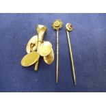 Pair of 9ct gold cufflinks stamped 375, approx 5.4g a 15ct gold tie pin 1.4g