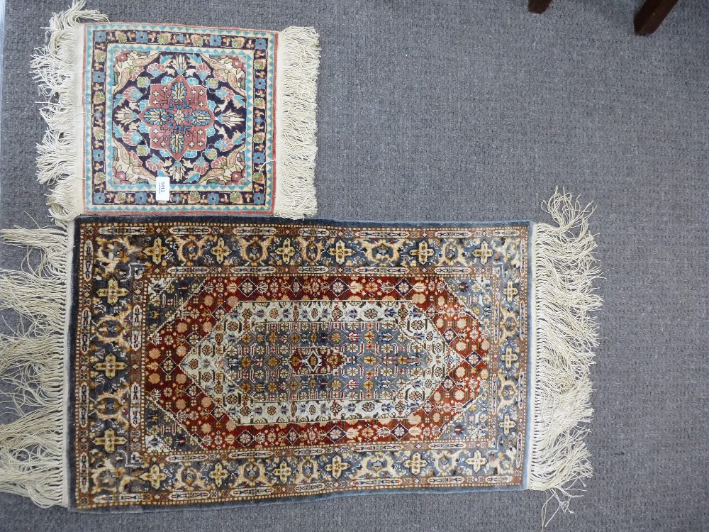 Two small Persian part silk prayer mats - Bild 2 aus 2