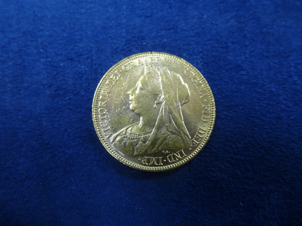 22ct Sovereign dated 1900, 8g, Queen Victoria old portrait with veil and St George. - Image 2 of 2