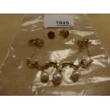 9 carat gold necklace supporting 3 cultured pearl drops & pair of earrings