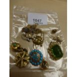 Selection of yellow metal items of assorted jewellery