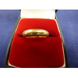 18ct yellow gold wedding band, stamped 750, 7g Size N/O