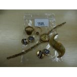 Small quantity of 9ct yellow and rose gold including cufflinks, tiger claw brooch etc.