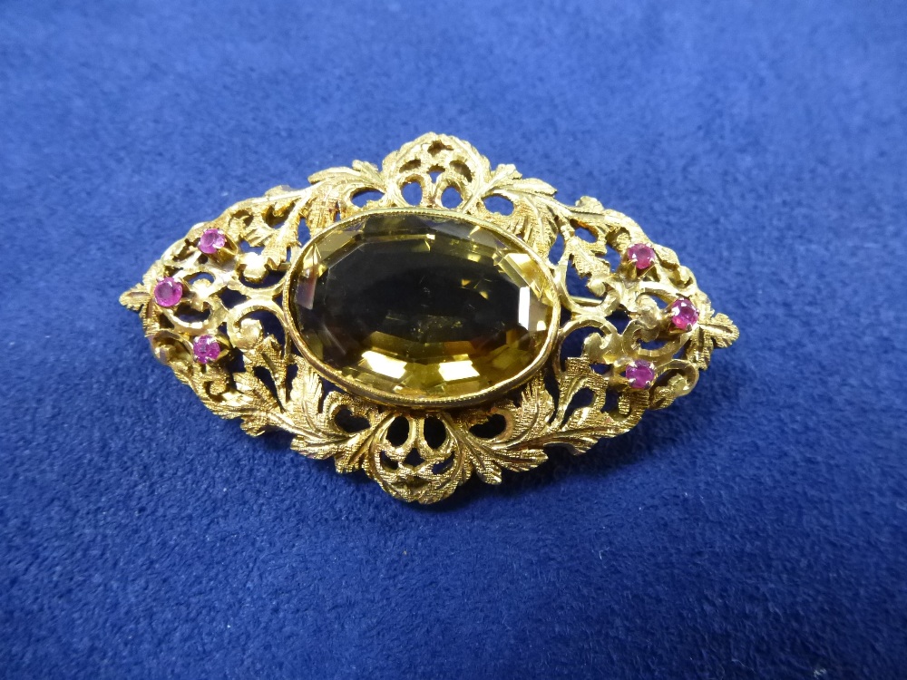 18ct yellow gold and citrine brooch with pierced bright cut scrolling leaf decoration, set to either