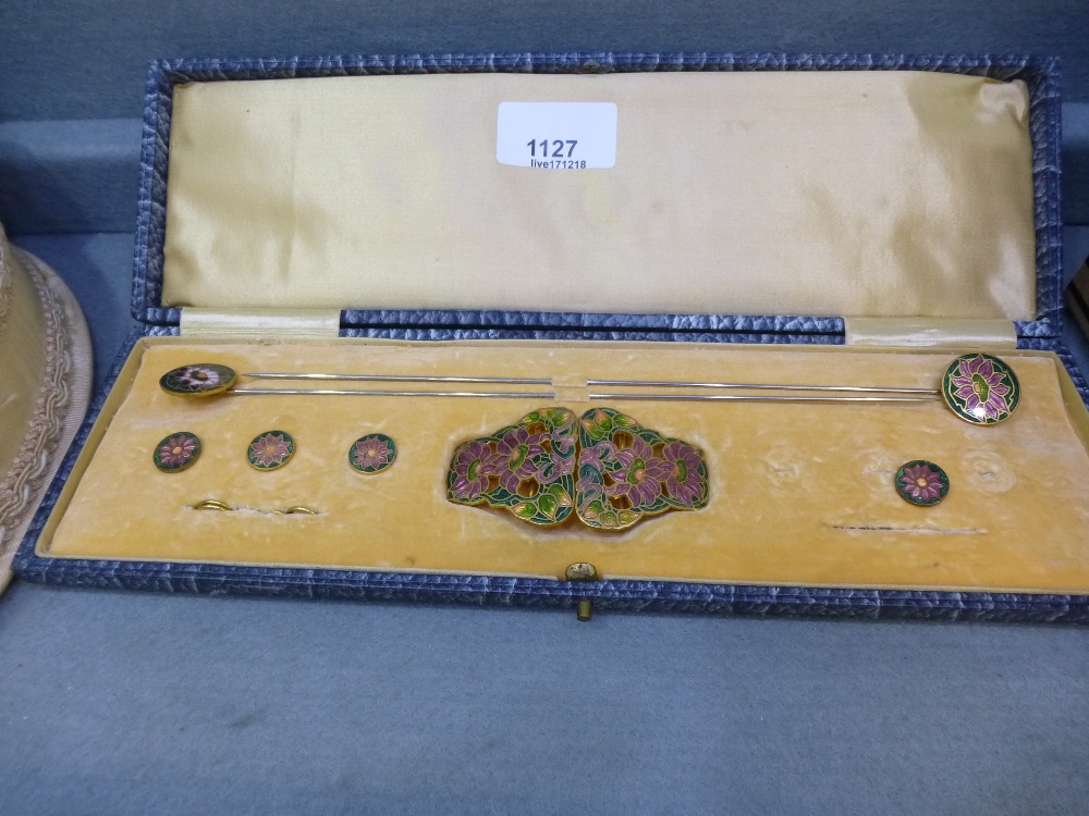 Collection of costume jewellery including enamelled hatpin, buckle and button set, cased, A/F, shell - Bild 2 aus 4