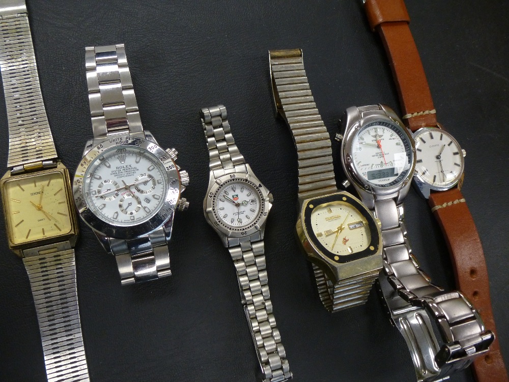 Six modern watches - Bild 2 aus 2