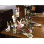 Miscellaneous novelty ceramics including a set of three Dutch lustre glaze flying ducks,