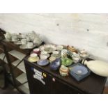 Miscellaneous ceramics including a Japanese teaset, commemorative mugs, Wedgwood, a set of six