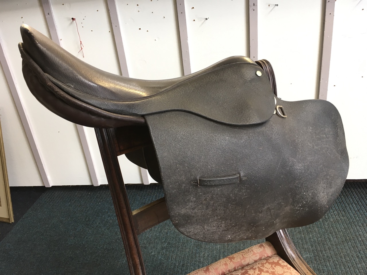 A leather spring tree flexible points horse saddle. - Image 6 of 6