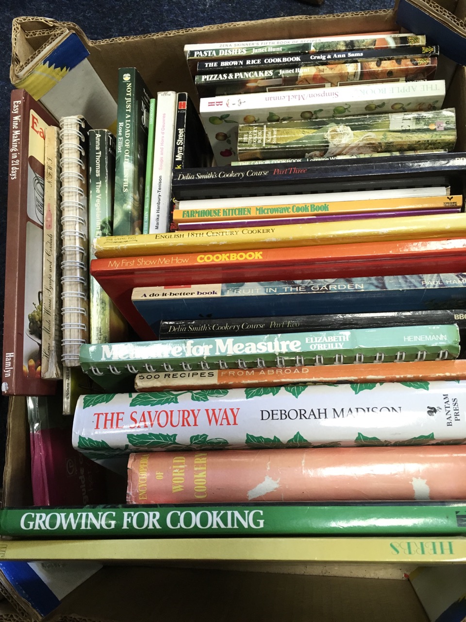 A quantity of cookery books - Delia, paperbacks, recipes, vegetarian, preserving, wine, etc. (72) - Image 4 of 6