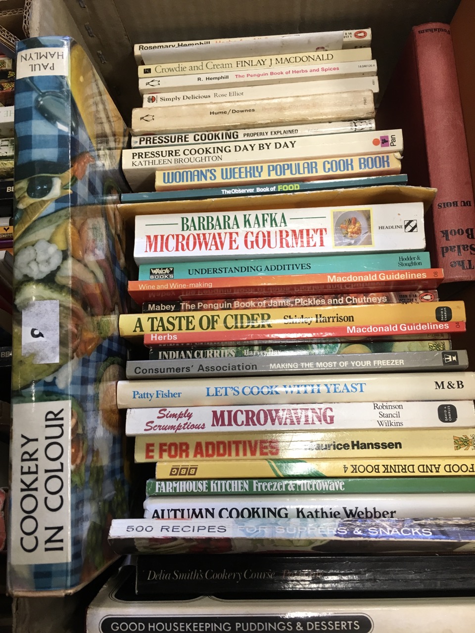 A quantity of cookery books - Delia, paperbacks, recipes, vegetarian, preserving, wine, etc. (72) - Image 6 of 6