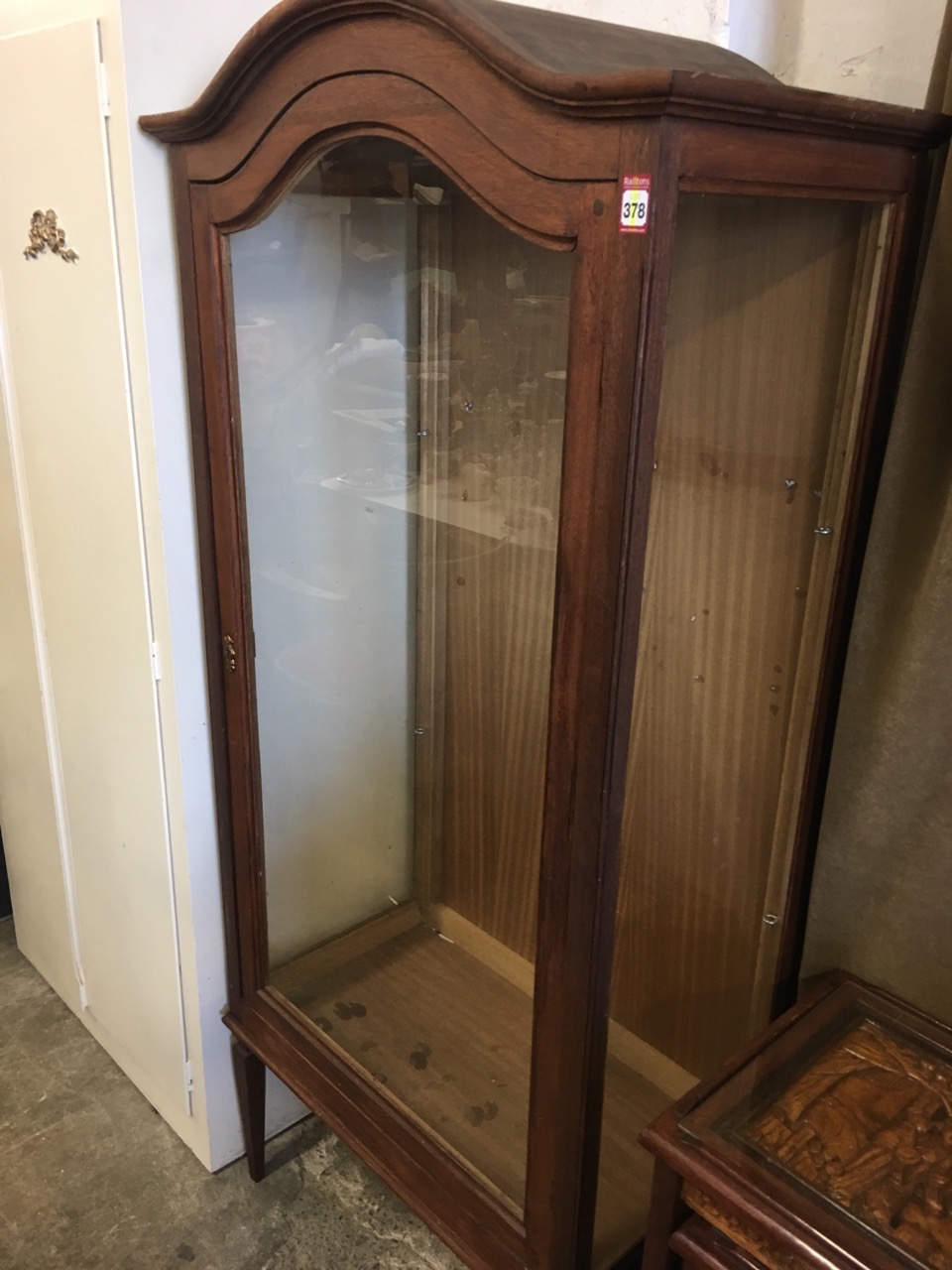 A glazed vitrine with arched moulded cornice above a glass dowel jointed cupboard door, with glass - Image 4 of 6