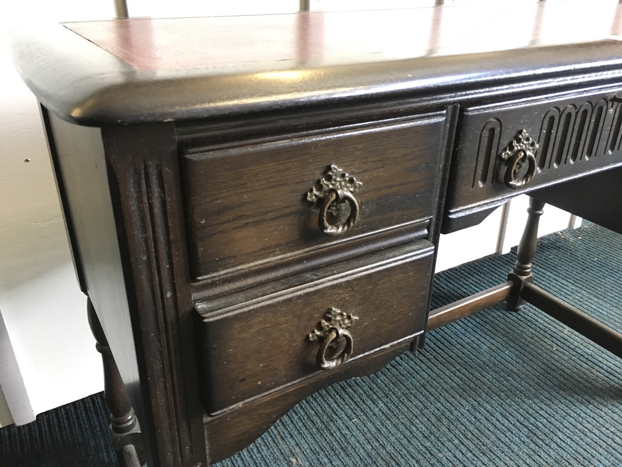 An oak kneehole desk, the cushion moulded top set with skiver above a chisel carved frieze drawer - Image 4 of 6