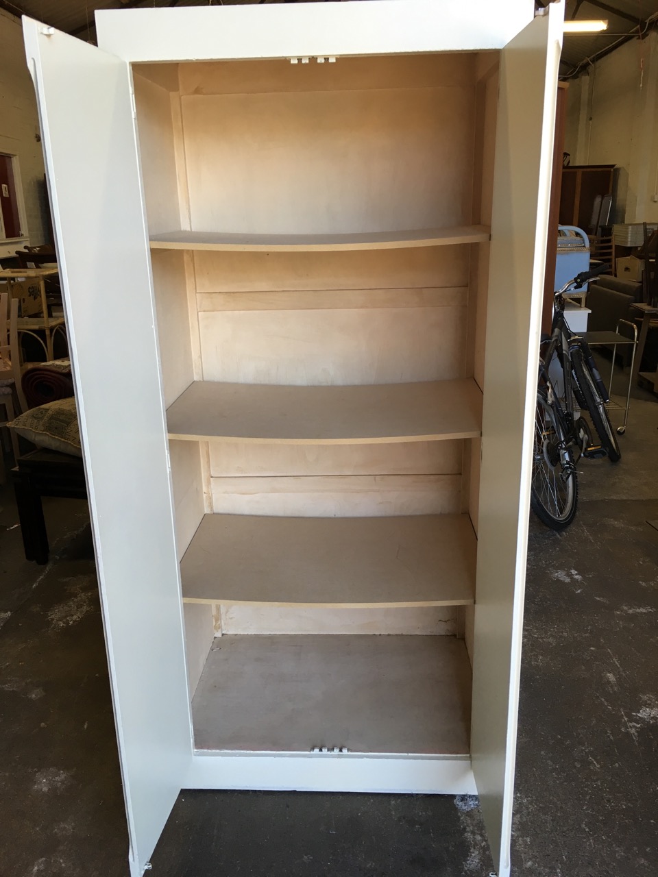 A painted cupboard, the doors with applied gilt ribbon bow decoration enclosing shelves. - Image 4 of 6