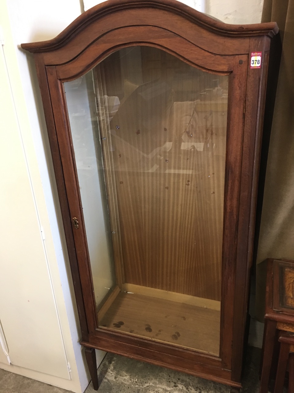 A glazed vitrine with arched moulded cornice above a glass dowel jointed cupboard door, with glass - Image 5 of 6