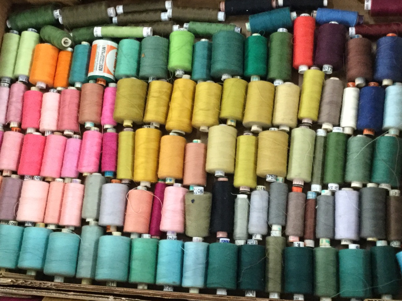 Five boxes of cotton/polyester thread, mixed colours, the spools of various sizes. (A lot) - Image 3 of 3