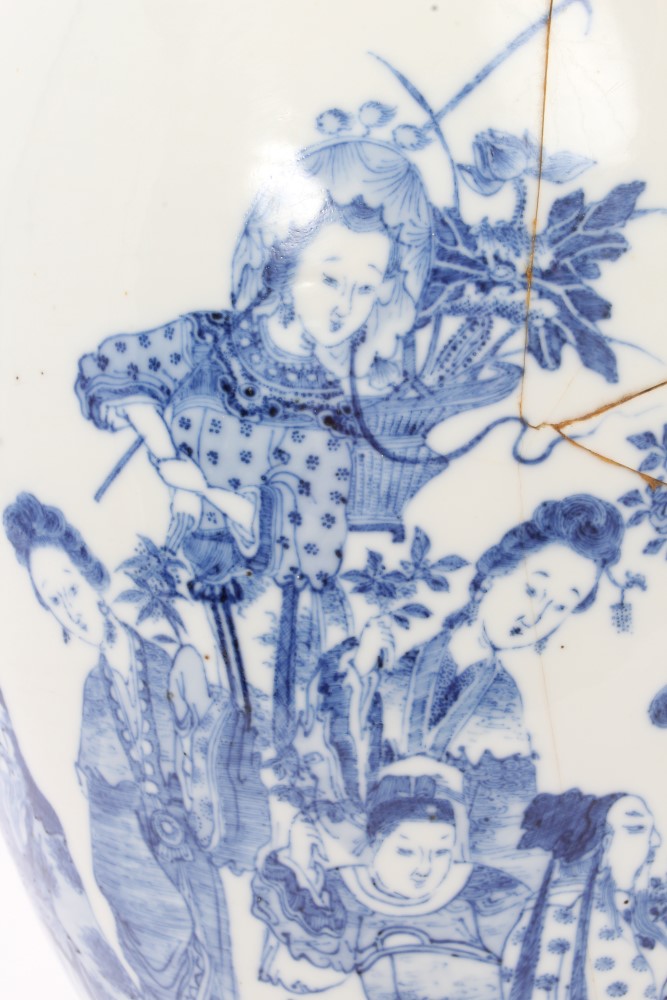 19th century Chinese blue and white ovoid vase with slightly flared neck and painted figure - Image 2 of 8