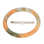 Coloured hardstone bangle and an Edwardian bar brooch set with a cultured pearl