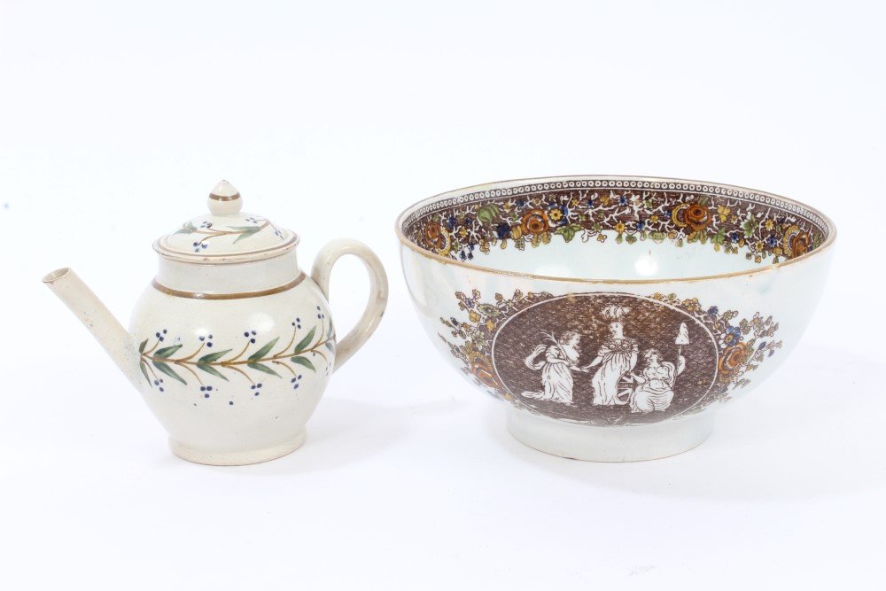 Late 18th century small pearlware teapot and cover with floral sprig decoration, 12.