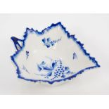 18th century Derby leaf-shaped pickle dish with triangular stalk handle and serrated rim,