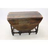 Late 17th / early 18th century oak drop-leaf dining table,