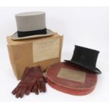 Gentlemen's collapsible top hat in original card box,