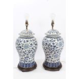 Pair contemporary Chinese-style blue and white porcelain vase table lamps with floral decoration -