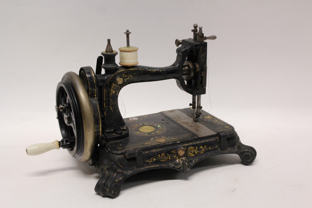 Victorian Empress sewing machine with mother of pearl and gilded decoration, - Image 5 of 5