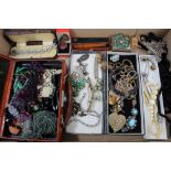 Good group of vintage costume jewellery and bijouterie - to include carnelian bead necklace,