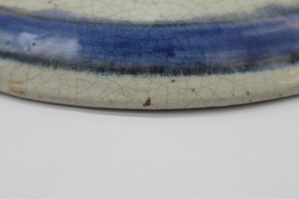 William De Morgan pottery plate decorated with Iznik-style decoration depicting a bird amongst - Image 3 of 6