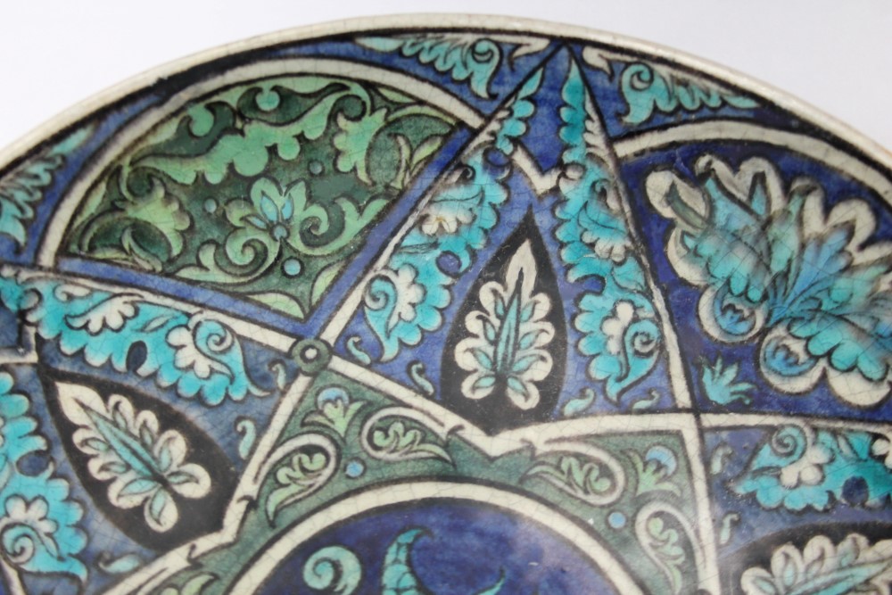 William De Morgan pottery plate decorated with Iznik-style decoration depicting a bird amongst - Image 5 of 6