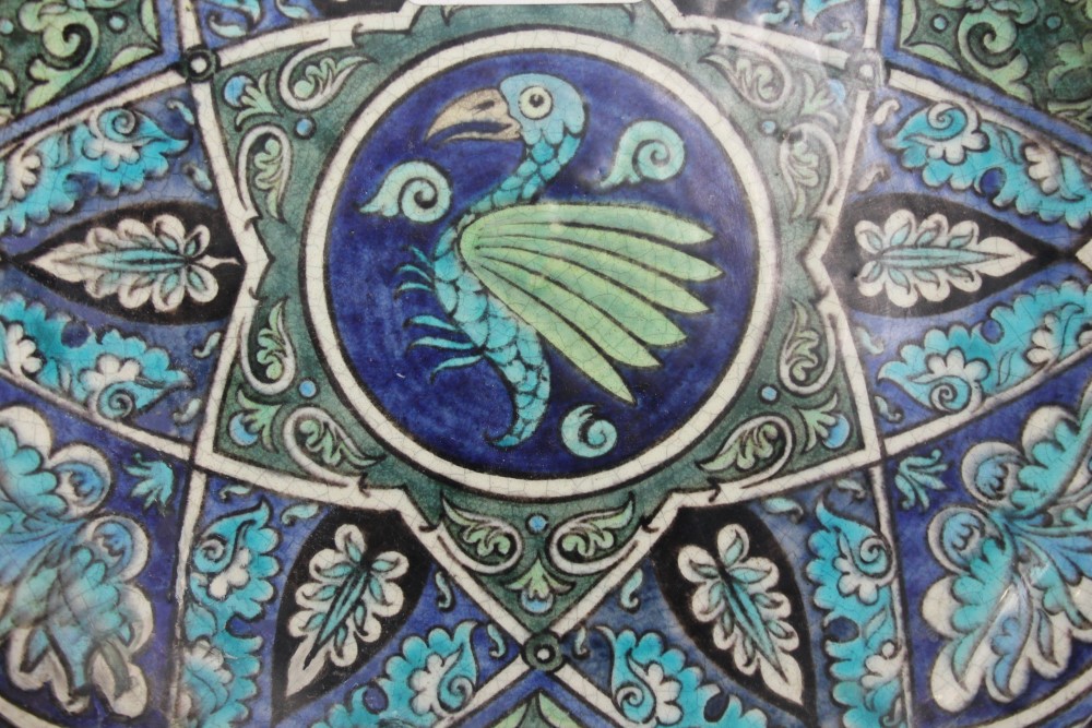 William De Morgan pottery plate decorated with Iznik-style decoration depicting a bird amongst - Image 4 of 6