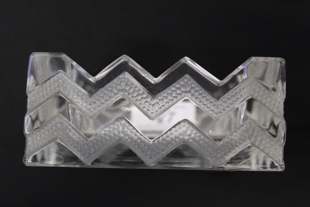 Lalique glass pin tray with zig-zag decoration, marked - Lalique, - Image 2 of 4