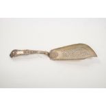 George IV silver Kings pattern with oyster shell fish slice with engraved initial and pierced blade