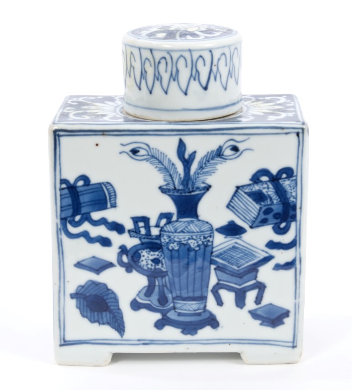 18th century Chinese blue and white tea caddy and cover of rectangular form, on bracket feet,