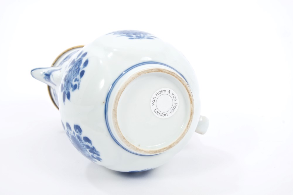 Late 17th century Chinese Kangxi blue and white jug and cover with gilt metal hinged mount and - Image 3 of 15